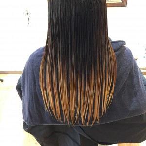 笠岡美容室Gratia(グラーティア)。　前回のブリーチを生かしグラデーションカラーに。