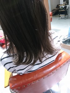 笠岡美容室Gratia(グラーティア)。　インナーカラーを真っ白に。