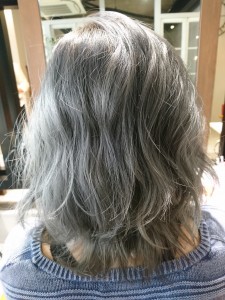 笠岡美容室Gratia(グラーティア)。　二回目のケアブリーチで白っぽい感じに。